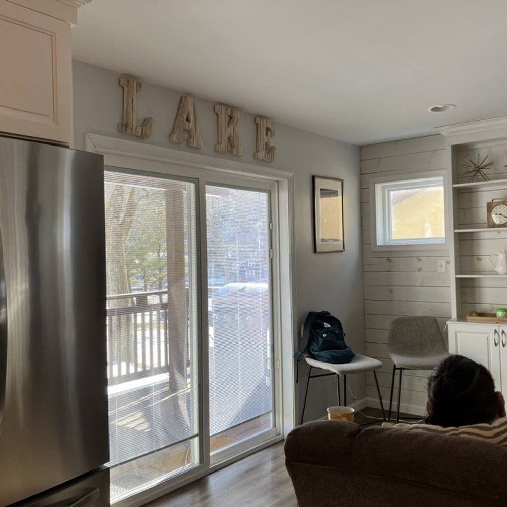 Lake Harmony Inn - Living room with sliding door right onto patio with view of lake. - Hotels Near Me - Lake Harmony, Pennsylvania Lake Harmony Inn - Living room with sliding door right onto patio with view of lake. - Hotels Near Me - Lake Harmony, Pennsylvania
