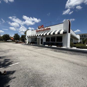Steak ’n Shake - Outside entrance - Burgers Near Me - Orlando, Florida Steak ’n Shake - Outside entrance - Burgers Near Me - Orlando, Florida