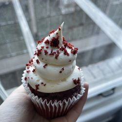 Le Bebe Cakes Bakery - Red velvet cupcake