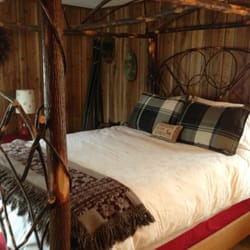 A White Rose Bed & Breakfast - The Adirondack Room