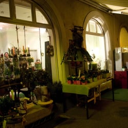 Die Blumenbinderin - Diashow mit Werken von dem Berliner Künstler Kirti Ingerfurth