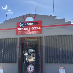 E-Lock - Rótulo exterior y entrada