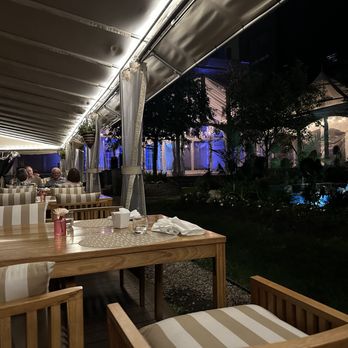 Maison Boulud - outdoor dining area at night - French Near Me - Montreal, Quebec Maison Boulud - outdoor dining area at night - French Near Me - Montreal, Quebec