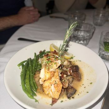 The Red Inn - Cod - Hotels Near Me - Provincetown, Massachusetts
