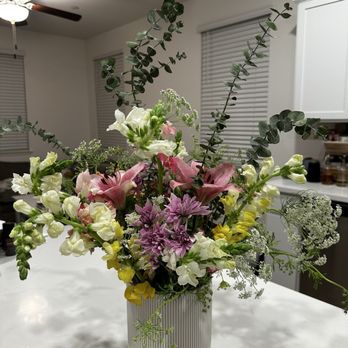 Flora Fresh - the arrangement i made with all the leftover flowers i had - Florists Near Me - Sacramento, California Flora Fresh - the arrangement i made with all the leftover flowers i had - Florists Near Me - Sacramento, California