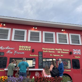 Mackinac Double Decker - Outside - Ice Cream & Frozen Yogurt Near Me - Saint Ignace, Michigan