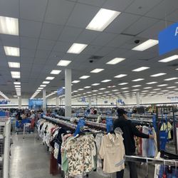 Ross Dress for Less - As you can see, the line is all the way in the back. Only one person is ringing up people.