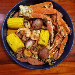 Louisiana Longhorn Cafe - Crab legs and Shrimp and boiling big crawfish, so yummy