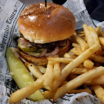 Ravenna Pub - Hamburger - Bars Near Me - Ravenna, Michigan