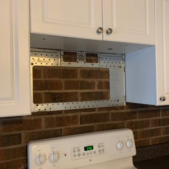 Broadmoor Apartments - No microwave where one is obviously supposed to be - Apartments Near Me - Hamden, Connecticut Broadmoor Apartments - No microwave where one is obviously supposed to be - Apartments Near Me - Hamden, Connecticut