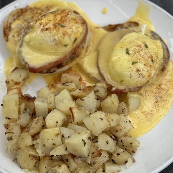 Beach Plum Kitchen - Eggs Benedict - New American Near Me - Carlsbad, California