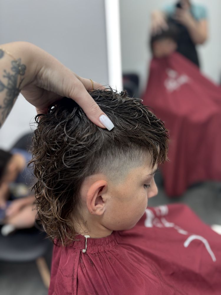 Lexi’s Hair Studio Logo