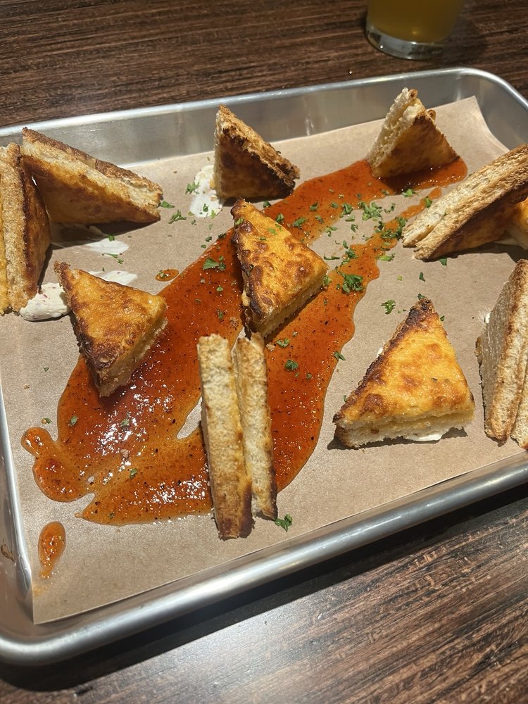 Lilico's Taverna Logo