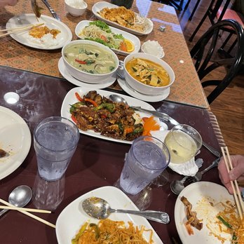 Thai Luang Restaurant - Pad Thai Shrimp Noodles, Red and Green Curry, Crispy Duck with Sweet Basil Leaves - Thai Near Me - Herndon, Virginia Thai Luang Restaurant - Pad Thai Shrimp Noodles, Red and Green Curry, Crispy Duck with Sweet Basil Leaves - Thai Near Me - Herndon, Virginia
