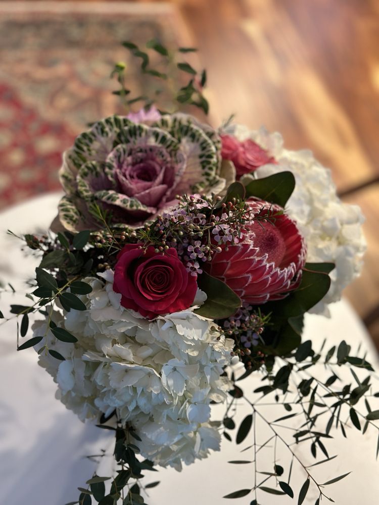 FLOWERS AND FRIENDS Updated September 2024 63 Photos & 85 Reviews