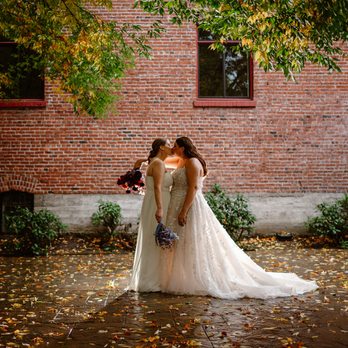 Elisabeth Kramer - Everett West, Portland; Photo: Venture Ever After - Wedding Planning Near Me