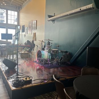 Everett & Jones Barbeque - Sunday Gospel Brunch - band stand - American Near Me - Oakland, California Everett & Jones Barbeque - Sunday Gospel Brunch - band stand - American Near Me - Oakland, California