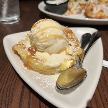 Houlihan's - Butter cake - New American Near Me - Jonesboro, Arkansas Houlihan's - Butter cake - New American Near Me - Jonesboro, Arkansas