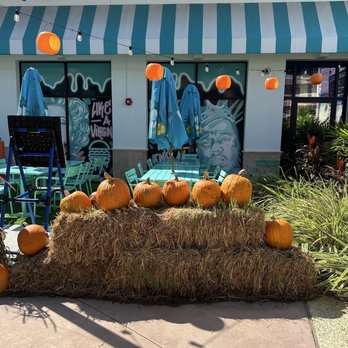 JoJo's Shake Bar - Orlando - Outside decorations - Desserts Near Me - Orlando, Florida JoJo's Shake Bar - Orlando - Outside decorations - Desserts Near Me - Orlando, Florida