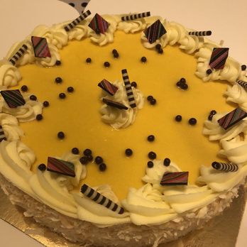 Dolce Italia - Mango cake - Desserts Near Me - San Marcos, California Dolce Italia - Mango cake - Desserts Near Me - San Marcos, California
