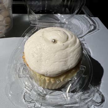 Misha’s Cupcakes - 2023 December 24 gluten free vanilla cupcake - Bakeries Near Me - Miami, Florida Misha’s Cupcakes - 2023 December 24 gluten free vanilla cupcake - Bakeries Near Me - Miami, Florida