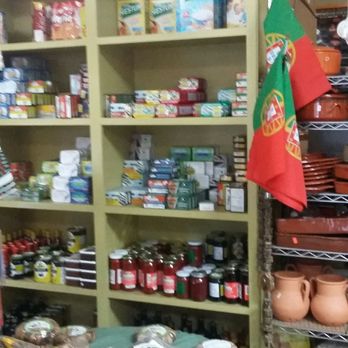Fernandes Sao Jorge Linguica - a shelf of food items - Meat Shops Near Me - Tracy, California