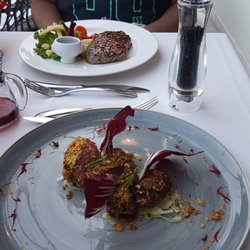 Il Ristorante Monte Baldo - Hinten Entrecote, vorn Tagliata in Haferkornkruste auf Krautsalat