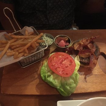 Bistro Ten Zero One - Marriott Burger (no cheese) - American Near Me - West Palm Beach, Florida