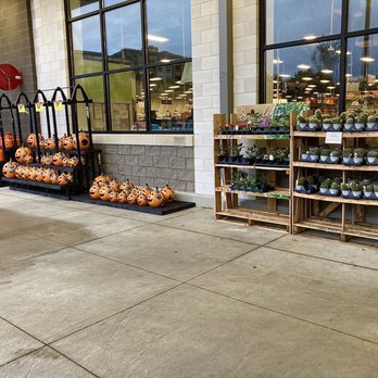 Kroger - Storefront Pumpkin display - Grocery Near Me - Atlanta, Georgia