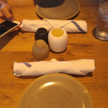 Moku Kitchen - Cute table setting - Cocktail Bars Near Me - Honolulu, Hawaii Moku Kitchen - Cute table setting - Cocktail Bars Near Me - Honolulu, Hawaii