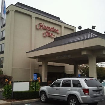 Hampton Inn Long Island/Commack - Off street...kind of hard to see from road - Hotels Near Me - Commack, New York
