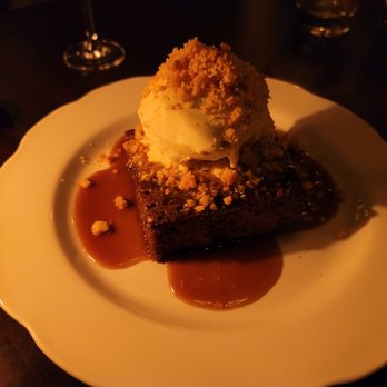 Armitage Alehouse - Sticky date cake - Pubs Near Me - Chicago, Illinois Armitage Alehouse - Sticky date cake - Pubs Near Me - Chicago, Illinois
