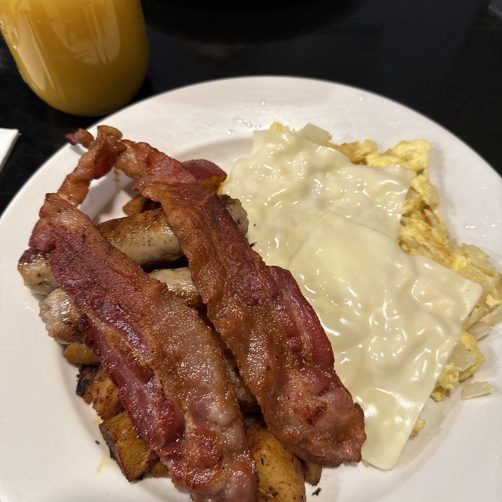 Salem's Retreat - Eggs, bacon, and potatoes - Breakfast & Brunch Near Me - Salem, Massachusetts Salem's Retreat - Eggs, bacon, and potatoes - Breakfast & Brunch Near Me - Salem, Massachusetts