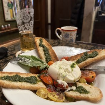 Il Porto - Burrata, extremely delicious and brings out the best of all flavors in the plate. - Pizza Near Me - Brooklyn, New York Il Porto - Burrata, extremely delicious and brings out the best of all flavors in the plate. - Pizza Near Me - Brooklyn, New York
