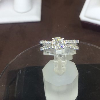 Diamond Collection & Co. - Such a beautiful round diamond, the side accents made it sparkle like the rainbow - Jewelry Near Me - Los Angeles, California