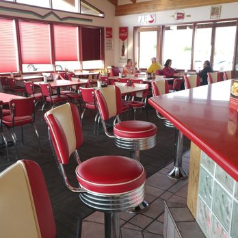 Russell's Route 66 Diner - They have a diner that set with the theme from the 50s - American Near Me - Springer, New Mexico
