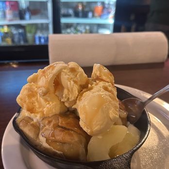 Blues City Cafe - Apple dumpling - Southern Near Me - Memphis, Tennessee