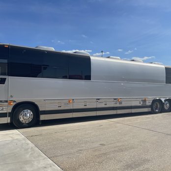 Big Hat Limousines & Transportation - 12 Bunk Entertainer Bus - Limos Near Me - Valley View, Texas Big Hat Limousines & Transportation - 12 Bunk Entertainer Bus - Limos Near Me - Valley View, Texas