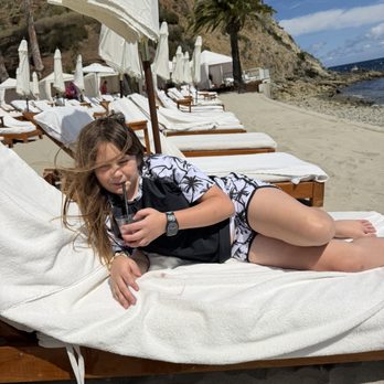 Descanso Beach Club - Complementary strawberry smoothie in lounge chair. - New American Near Me - Avalon, California Descanso Beach Club - Complementary strawberry smoothie in lounge chair. - New American Near Me - Avalon, California