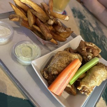 Link N Hops - Wings (lemon pepper dry rub), Fries, Cusabi Ranch IG: @ammysalamii - Beer Bar Near Me - Los Angeles, California