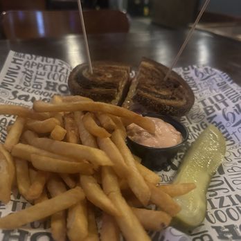 State Street Pub - Corned Beef Special - Bars Near Me - Media, Pennsylvania State Street Pub - Corned Beef Special - Bars Near Me - Media, Pennsylvania