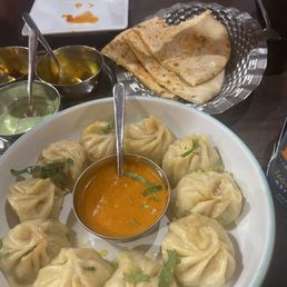 Momos Momos