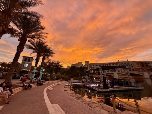 Mimi & Coco Bistro by null