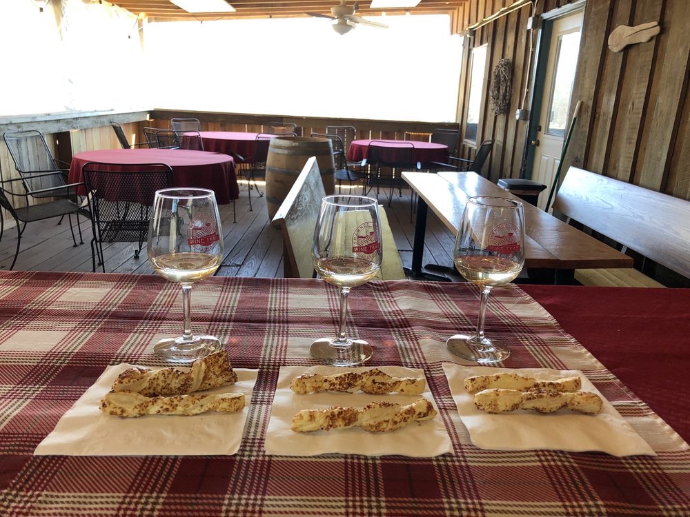 Hickory Ridge Vineyard, Pomona | Roadtrippers