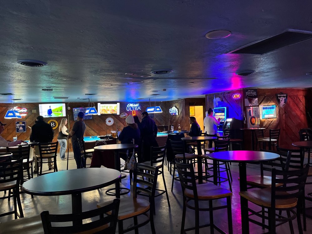 DOUBLE D’S SPORTS BAR Updated September 2024 13 Photos 1300 W 8th