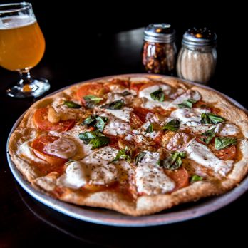 Yard House - Margherita Pizza - New American Near Me - Honolulu, Hawaii Yard House - Margherita Pizza - New American Near Me - Honolulu, Hawaii