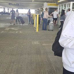 10 people waiting over 1 hr for rentals. One couple waiting over 5 hrs..not happy Most unorganized rental I have ever done. 10 people waiting over 1 hr for rentals. One couple waiting over 5 hrs..not happy Most unorganized rental I have ever done.