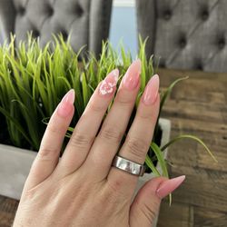 Lavish Nails & Spa