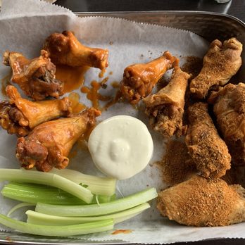 On Tap Medina - 5 medium buffalo and 5 Cajun dry rub with blue cheese dressing - Sports Bars Near Me - Medina, Ohio On Tap Medina - 5 medium buffalo and 5 Cajun dry rub with blue cheese dressing - Sports Bars Near Me - Medina, Ohio