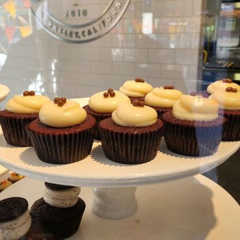 Cupcakin' Bake Shop - Pumpkin cake - Bakeries Near Me - Berkeley, California